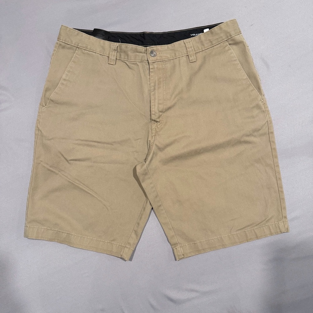 Volcom Men’s Vmonty Flat Front Stretch Chino Shorts Size 36 Khaki GUC